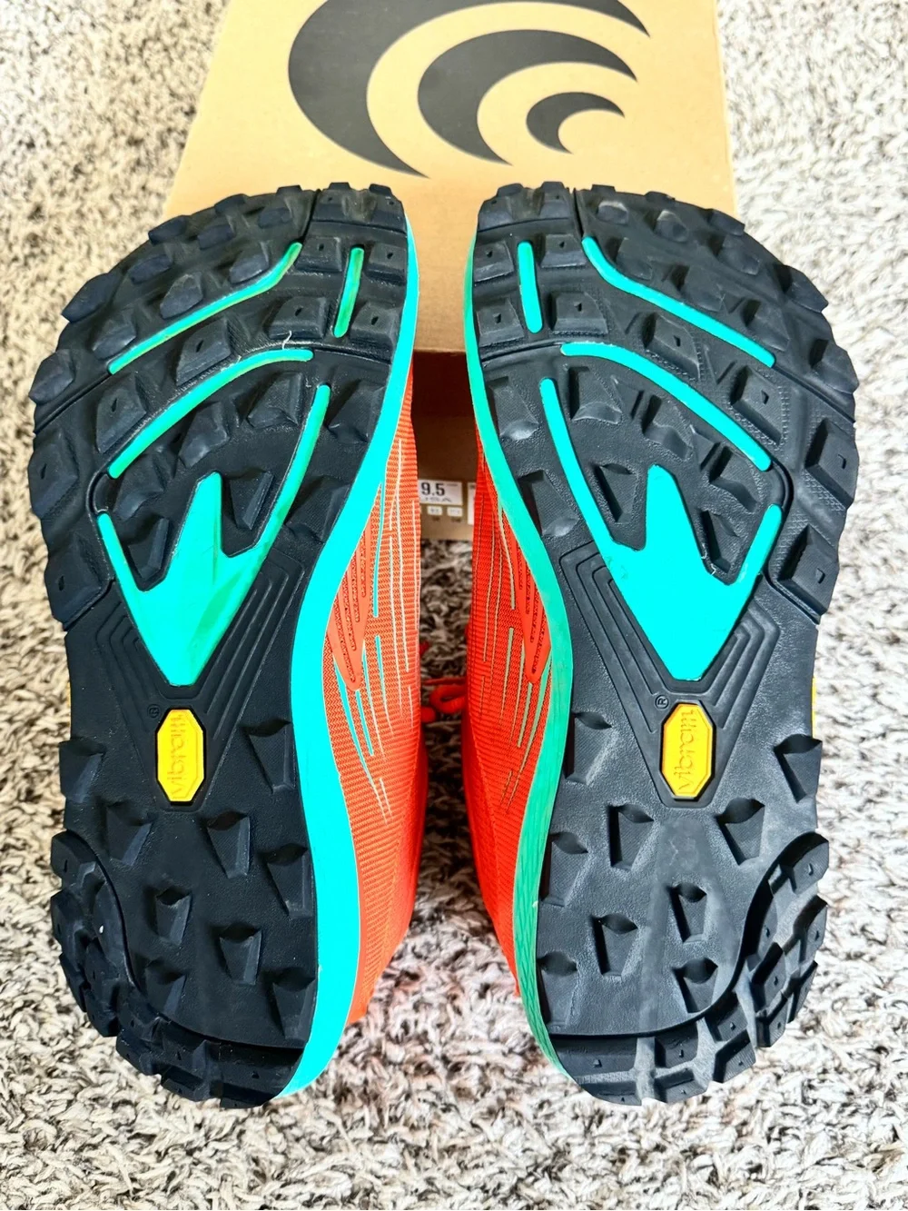Topo Athletic Men’s 9.5 M-Pursuit Zero Drop Trail Running Shoes with <20 miles